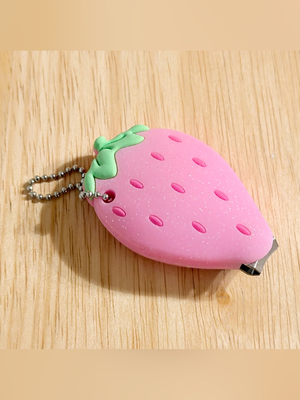 Bath & Body Works Strawberry Nail Clippers 2014 Rare Vintage BBW Keychain